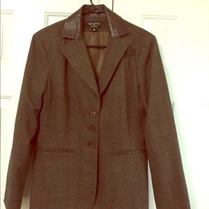 Signature by Larry Levine leather collar blazer